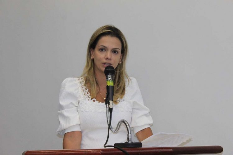 Fernanda Zanatta reassume mandato