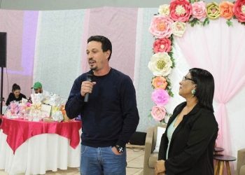 Secretaria de Educação presta homenagem no Dia das Mães