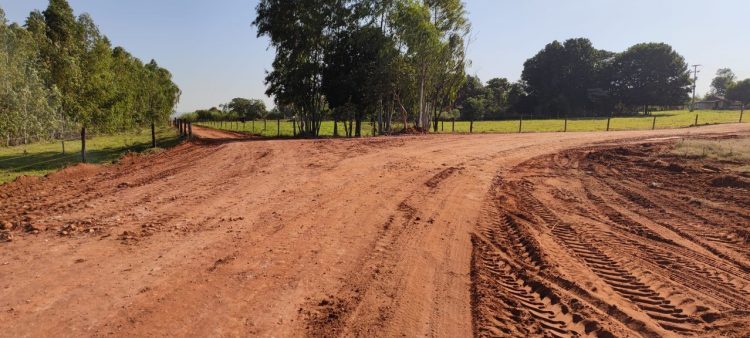 Município realiza readequação de estradas rurais