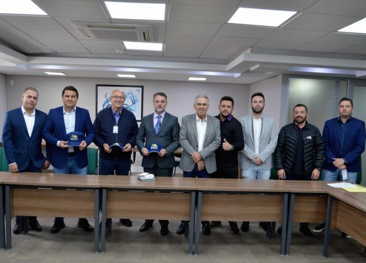 Prefeitos da região se reúnem com o novo  secretário de Segurança Pública do Paraná