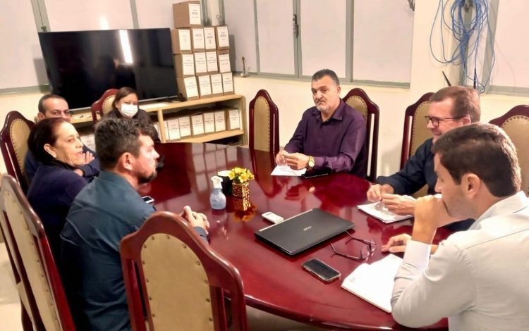 Prefeito Vico Bono anuncia projeto de lei  para aumento salarial dos professores