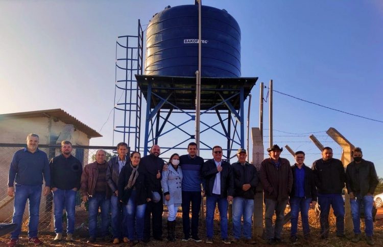 Município inaugura poço artesiano da Vila do Bosque