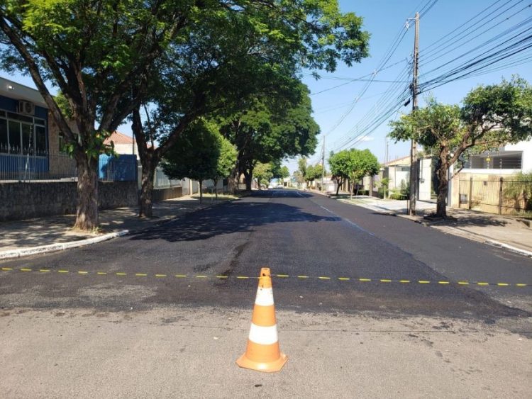 Iniciada recuperação de trecho da Rua Amapá com aplicação de micropavimento