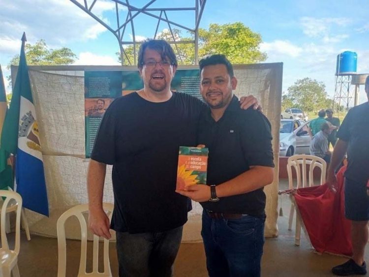 Professor Fernando José Martins lança  obra literária sobre a educação no campo