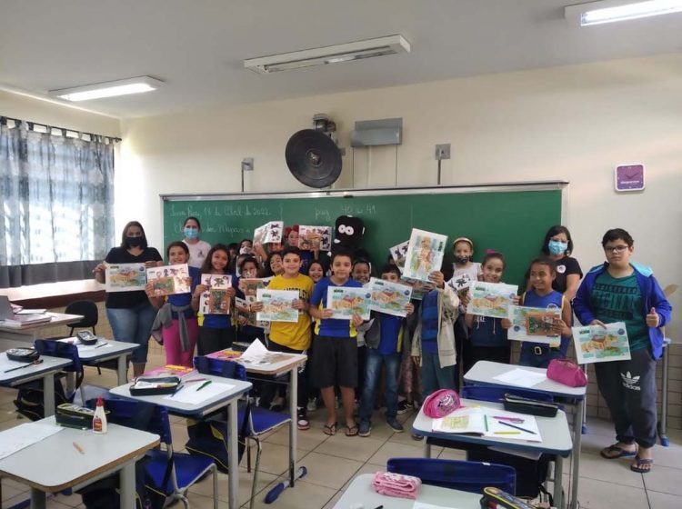 Município entrega kits educativos contra a dengue nas escolas