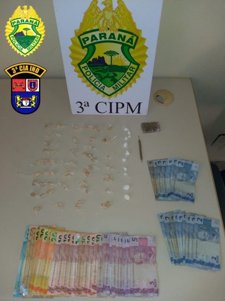 Policiais apreendem grande quantidade de drogas e detém jovem por tráfico