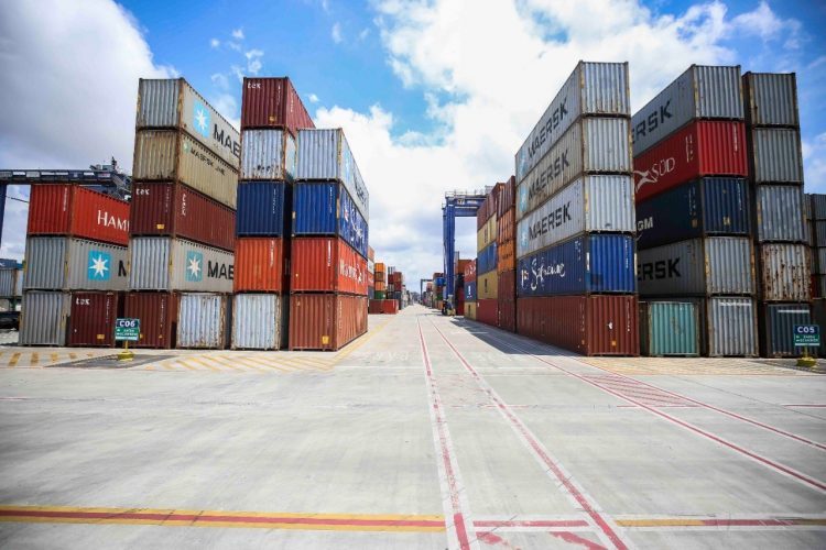 Exportações aceleram em abril e resultado do ano é positivo