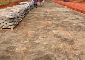 Município inicia pavimentação de estrada rural