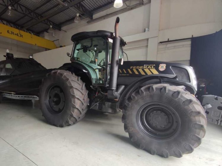 Agora a PF tem um trator para chamar de seu