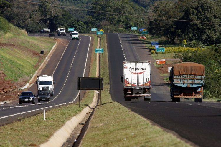 Paraná prepara fiscalização de cargas pesadas com balanças nas rodovias estaduais