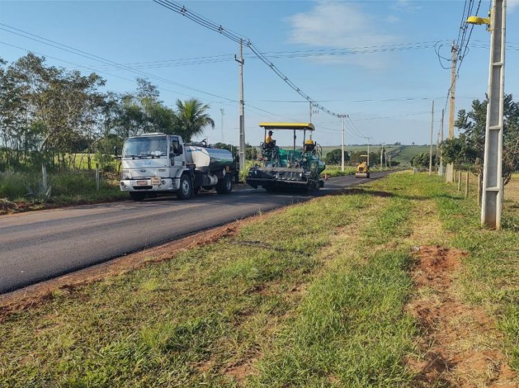 Obra de recapeamento de estradas dos distritos está próxima do fim
