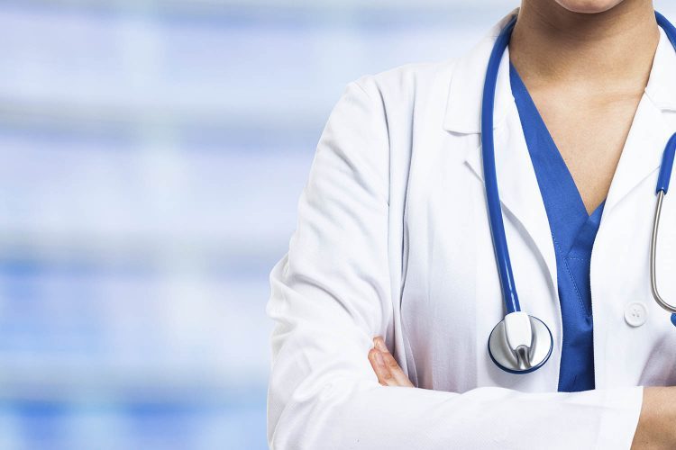 Médica se forma após perder fala e não mexer braços e pernas no PR