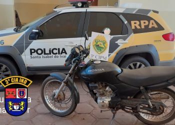 Polícia Militar recupera moto furtada e apreende uma porção de maconha