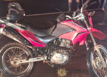 Motociclista bate em ônibus e fica ferido em Tamboara