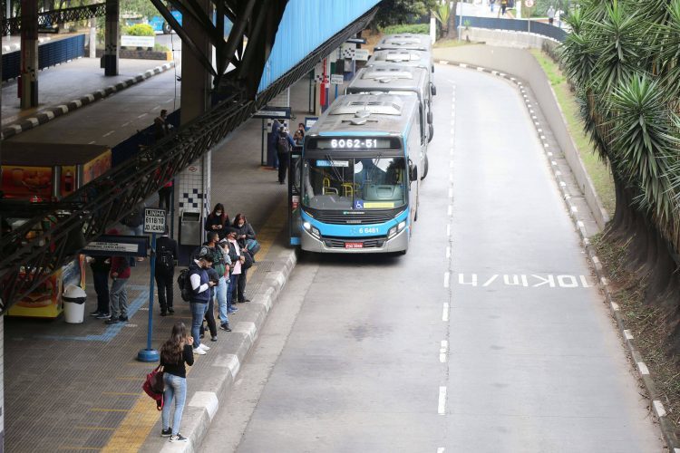 Prefeitos dizem que teto no ICMS do diesel não evita aumento de passagens de ônibus