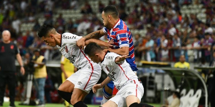 Fortaleza insiste, mas Athletico segura empate sem gols no Castelão