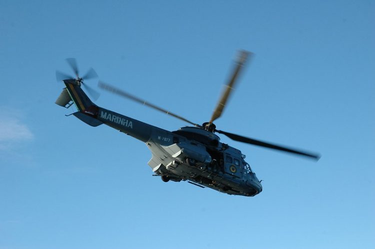 Marinha usa helicóptero, barcos e jet ski em busca de desaparecidos no Amazonas