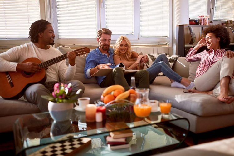 Psiquiatra explica a importância da  socialização para a saúde mental