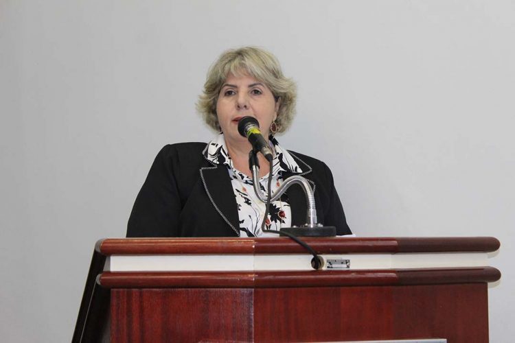 Vereadora de Paranavaí pede retirada de  veículos abandonados próximo ao antigo PA