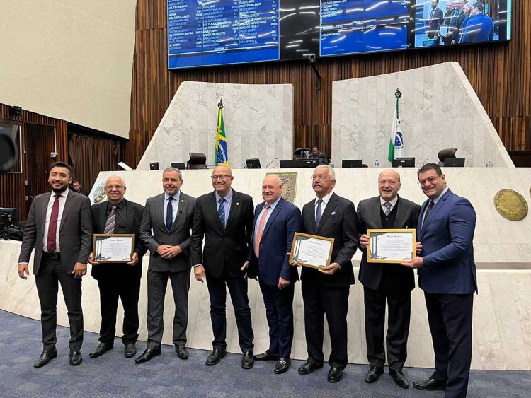 Alep homenageia líderes da sociedade civil de Paranavaí