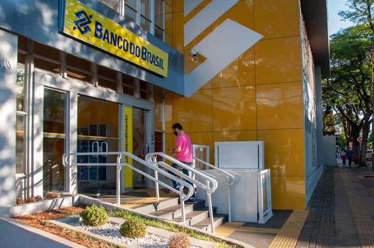 Comércio e bancos fecham no feriado  e voltam a funcionar sexta-feira