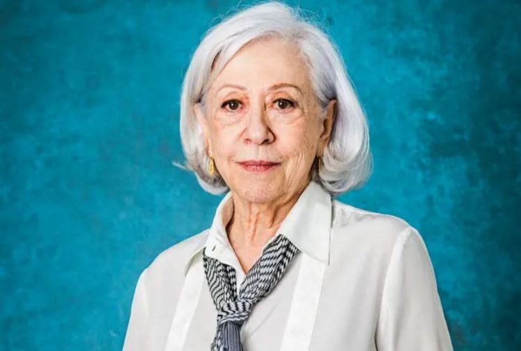 Quebrei três costelas e estou toda dolorida, diz Fernanda Montenegro