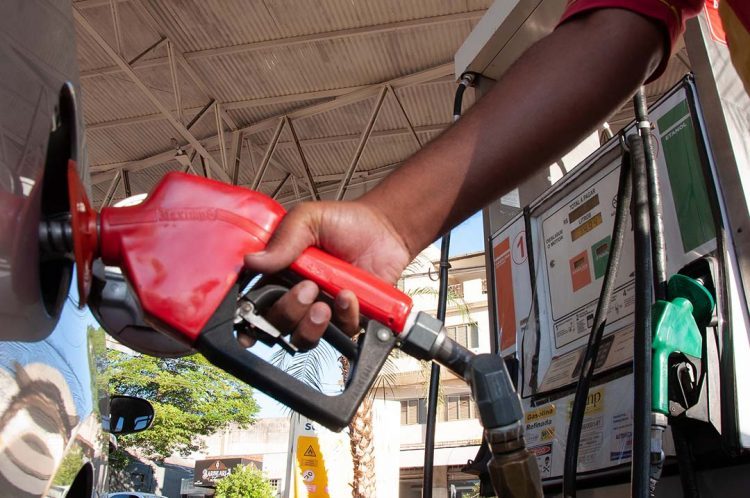 Procon divulga nova pesquisa de preços dos combustíveis