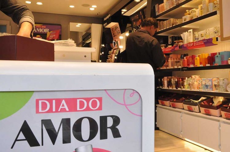 Dia dos Namorados: vendas do comércio cresceram 18%