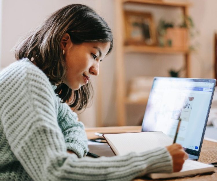 Rede estadual abre inscrições em curso online de espanhol para alunos e comunidade escolar