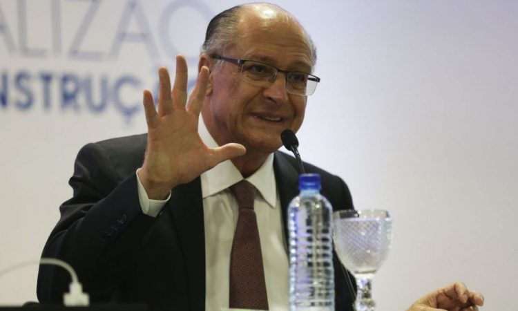 Alckmin é vaiado em evento de Lula em Natal