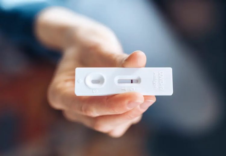 Entenda quando e como utilizar o autoteste para Covid