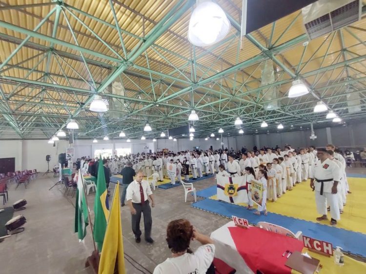 Campeonato Paranaense de Karatê tem participação de cerca de 200 competidores