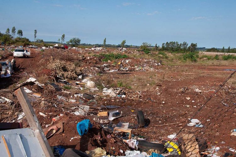 Do lixão aos ecopontos: os trâmites burocráticos e o papel da comunidade no descarte de resíduos