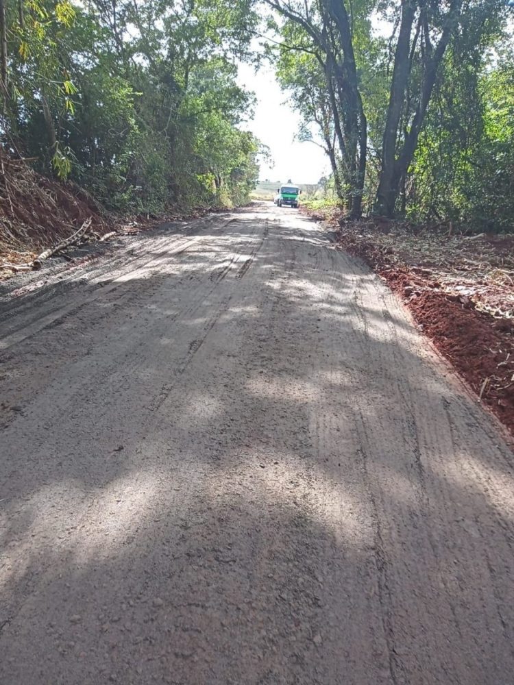 Município realiza pavimentação da estrada “Água do Burro”