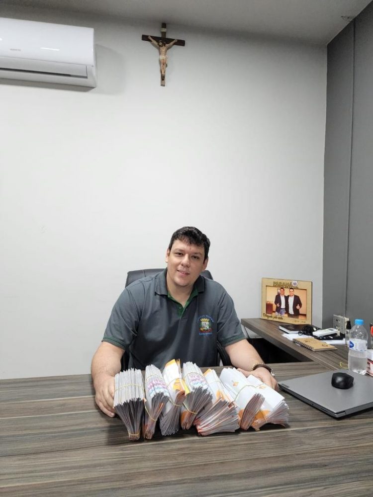 Prefeito anuncia entrega do cartão alimentação  para os servidores públicos municipais