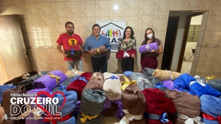 Prefeitura adquire 100 cobertores para serem entregues a famílias em vulnerabilidade social