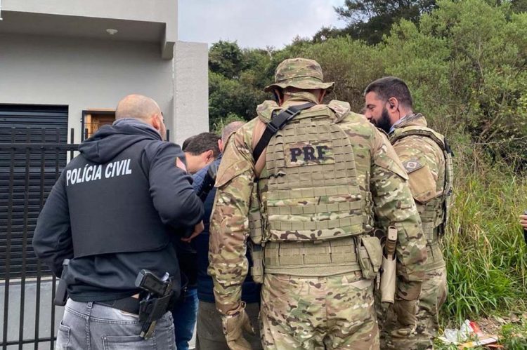 Polícias Civil e Rodoviária Federal fazem operações contra grupo envolvido em roubos de cargas