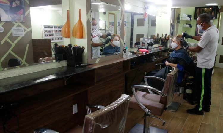 Serviços presenciais puxam crescimento  da economia no 1º trimestre