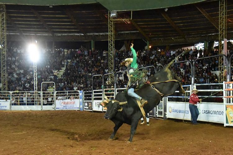 Hoje tem final do rodeio, parque aberto para crianças especiais e palestra sobre peregrinação