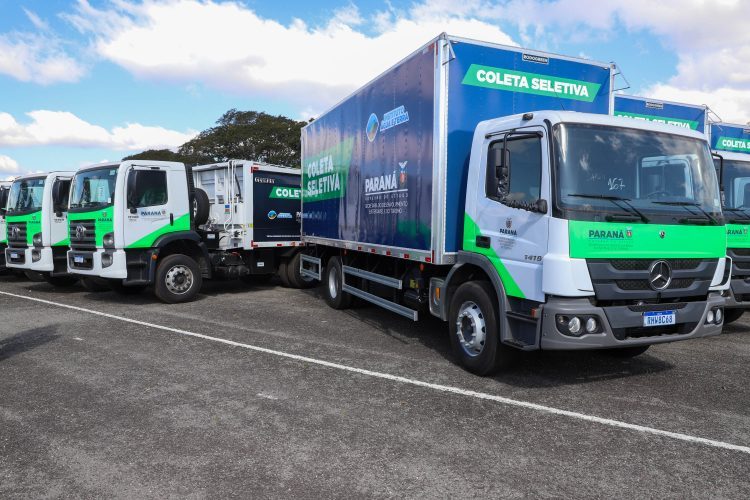 Municípios do Paraná recebem mais 208 caminhões do projeto Patrulha Ambiental