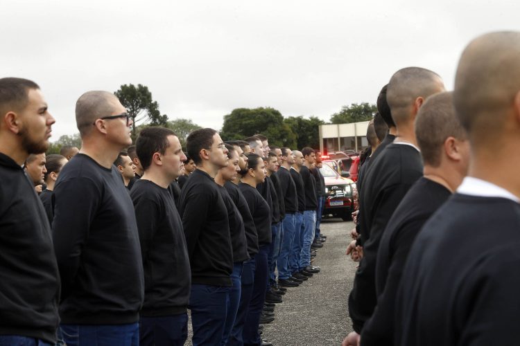 Governador anuncia convocação de 2,4 mil bombeiros e policiais militares e ampliação das vagas