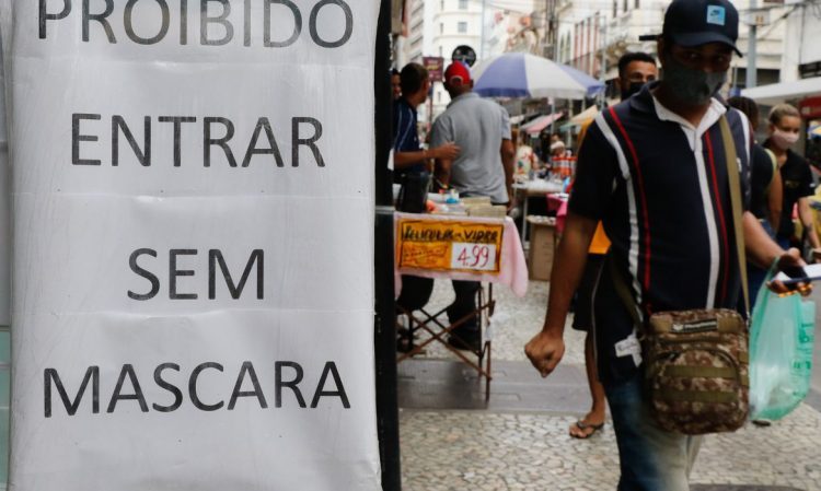 Máscaras voltam a ser obrigatórias em ambientes fechados de BH