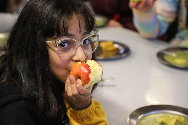 Governador anuncia três refeições por dia em todos os colégios da rede estadual