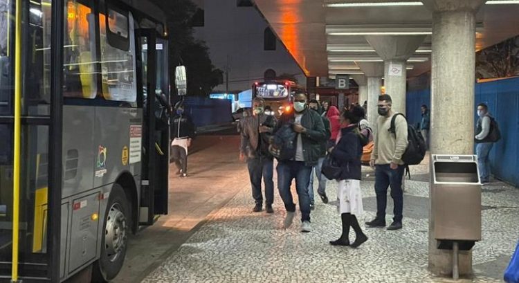 Greve de ônibus chega ao fim em São Paulo nesta terça (14)