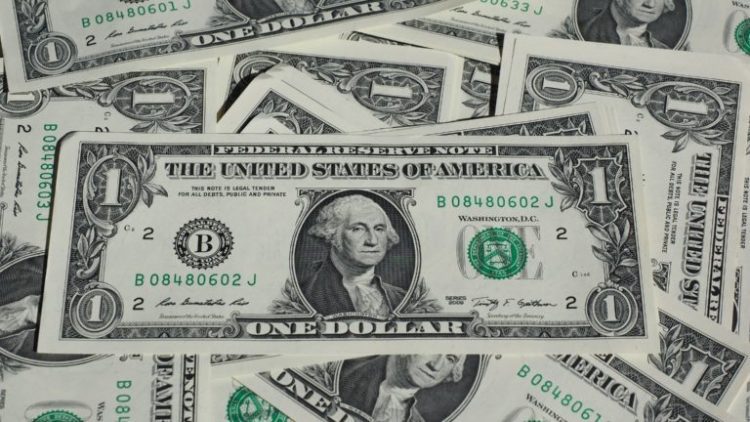 Dólar recua com mercado à espera de dados da inflação nos EUA