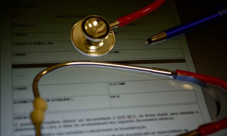 Quase 50% precisaram ajustar orçamento para não perder plano de saúde