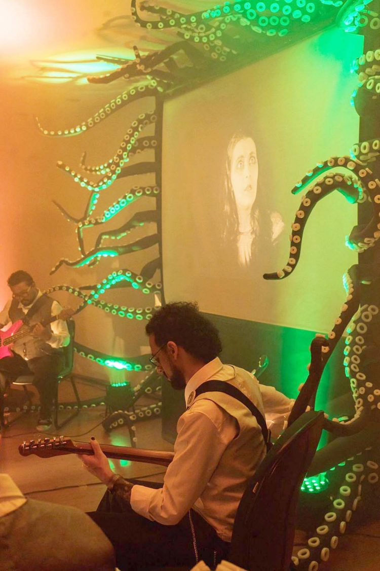 Unespar traz a Paranavaí produção que une cenas clássicas de filmes de terror e música contemporânea