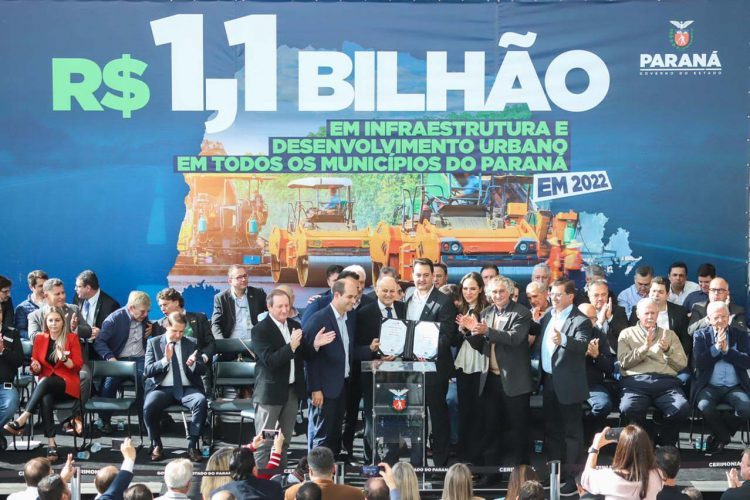 Governador confirma liberação de R$ 1,1 bilhão para obras urbanas nos municípios