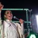 Filhas gêmeas de Ivete dançam no palco ao lado da mãe em Orlando