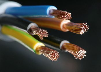 Homem tenta furtar 20 metros de fio de cobre e é detido